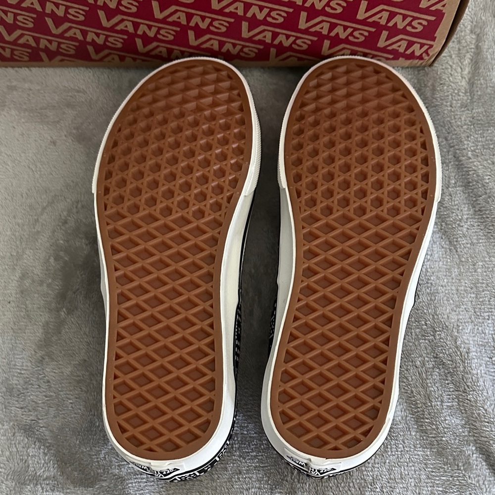 NWOT Vans Black & White Patterned Low-Top Sneakers - Picture 5 of 6